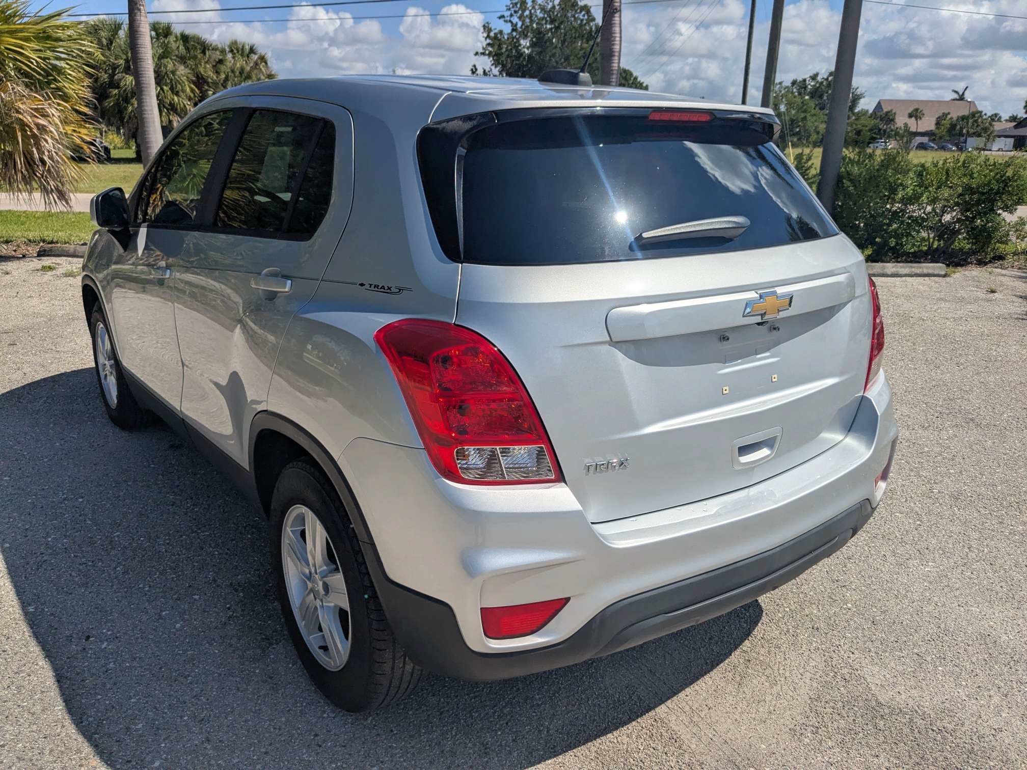 Used 2020 Chevrolet Trax LS w/ Tint and Cruise Package FWD image 7