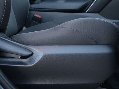 Used 2024 Toyota Venza LE image 29