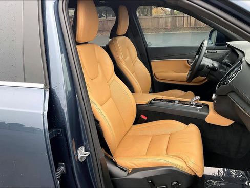 Used 2024 Volvo XC90 B6 Ultimate w/ Protection Package Premier image 10