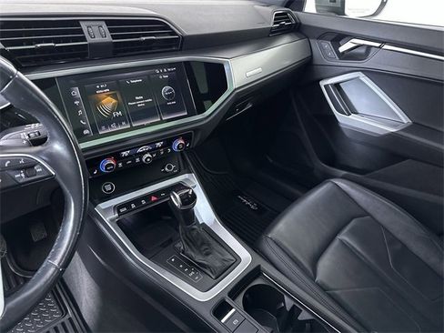 Used 2024 Audi Q3 2.0T Premium image 36