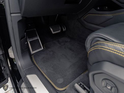 Used 2024 Lamborghini Urus S image 26