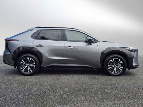 Used 2024 Toyota bZ4X XLE w/ Weather Package image 8