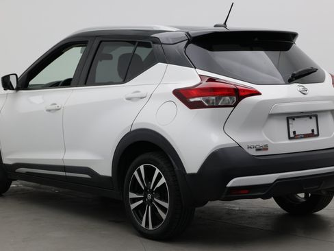 Used 2019 Nissan Kicks SR w/ SR Premium Package FWD image 4