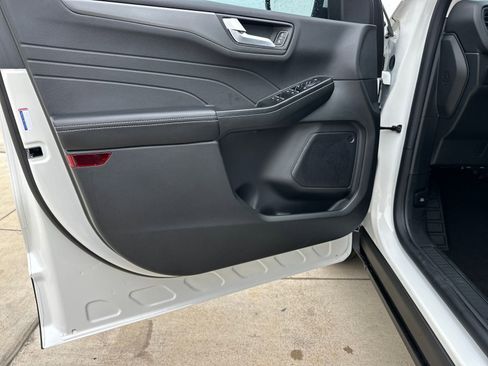 New 2026 Ford Escape SE image 10