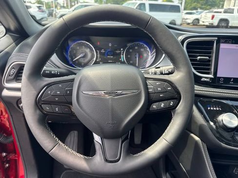 Used 2025 Chrysler Pacifica Limited FWD image 22