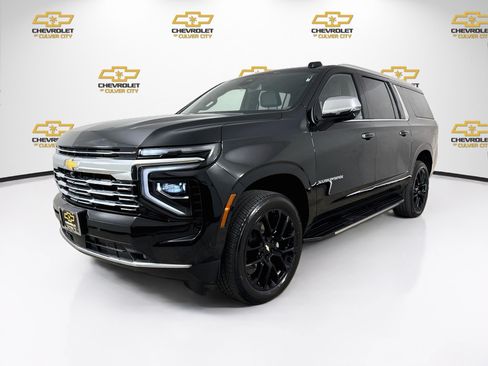 Used 2025 Chevrolet Suburban Premier AWD/4WD image 3