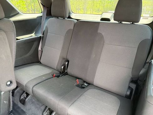 Used 2022 Chevrolet Traverse LT FWD image 27