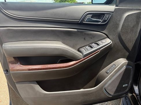 Used 2019 GMC Yukon SLT w/ Graphite Performance Edition AWD/4WD image 37