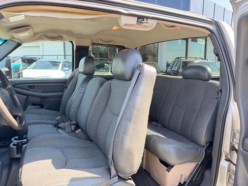 Used 2004 Chevrolet Silverado 2500 W/T w/ Heavy-Duty Power Package AWD/4WD image 36