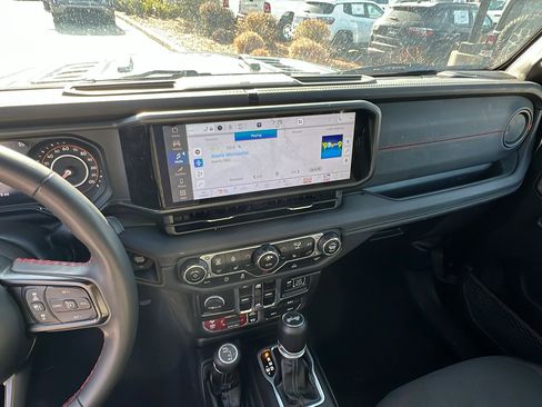 Used 2024 Jeep Wrangler Unlimited Rubicon w/ Convenience Group image 30