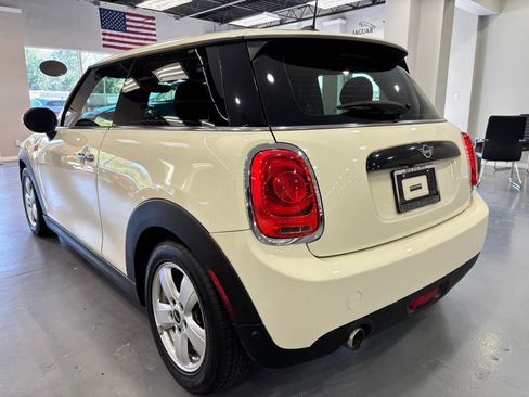 Used 2019 MINI Cooper 2-Door Hardtop w/ Signature Upholstery Package image 5