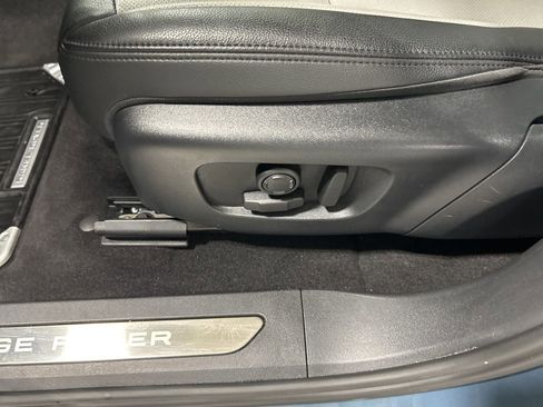 Used 2024 Land Rover Range Rover Evoque Dynamic SE image 11