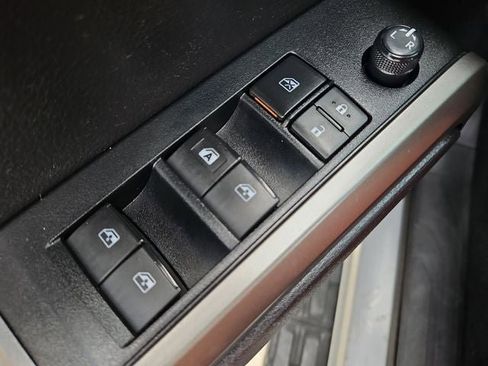 Used 2020 Toyota Tacoma SR5 image 26