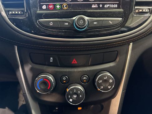 Used 2021 Chevrolet Trax LT image 26