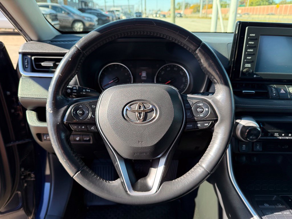 Used 2021 Toyota RAV4 XLE Premium AWD/4WD image 32
