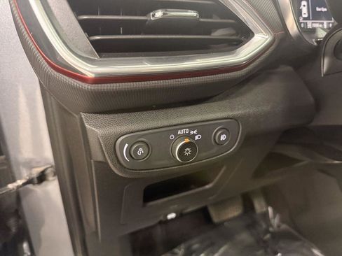 Used 2021 Chevrolet TrailBlazer RS w/ Sun and Liftgate Package AWD/4WD image 13