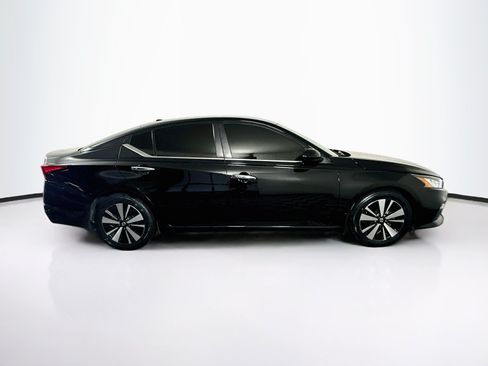 Used 2022 Nissan Altima 2.5 SV FWD image 10