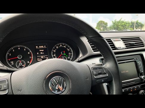 Used 2013 Volkswagen Passat 2.5 SE FWD image 9