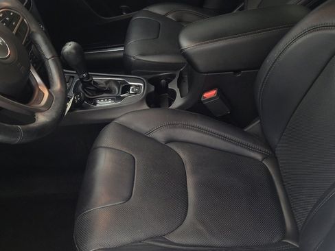 Used 2019 Jeep Cherokee Limited image 17