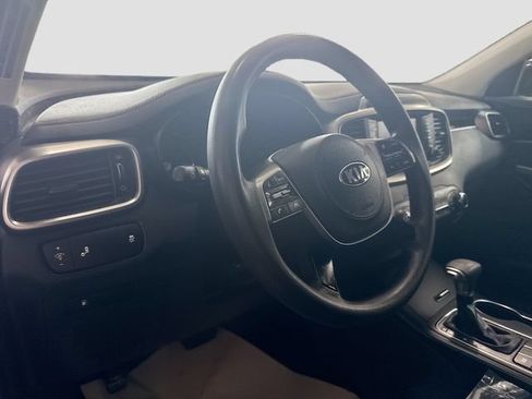 Used 2019 Kia Sorento FWD image 10