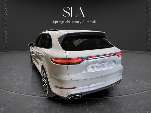 Used 2020 Porsche Cayenne w/ Premium Package AWD/4WD image 9