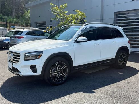 Used 2026 Mercedes-Benz GLB 250 4MATIC image 3