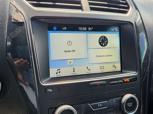 Used 2018 Ford Explorer XLT w/ Equipment Group 202A AWD/4WD image 32