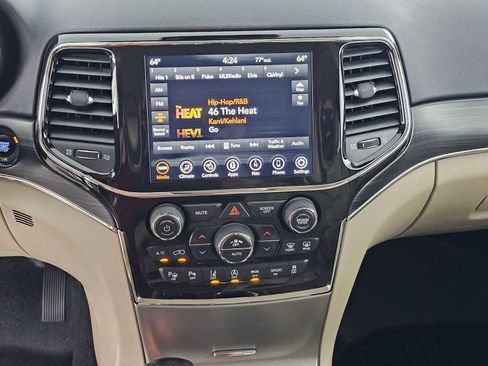 Used 2021 Jeep Grand Cherokee Limited w/ Luxury Group II image 25