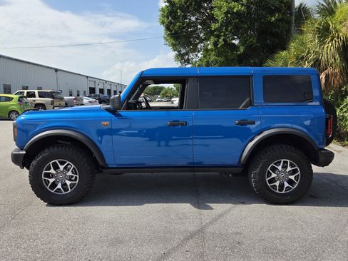 Used 2025 Ford Bronco Badlands AWD/4WD image 2