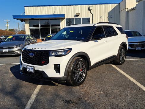 New 2026 Ford Explorer ST w/ Sun And Sound Package image 3