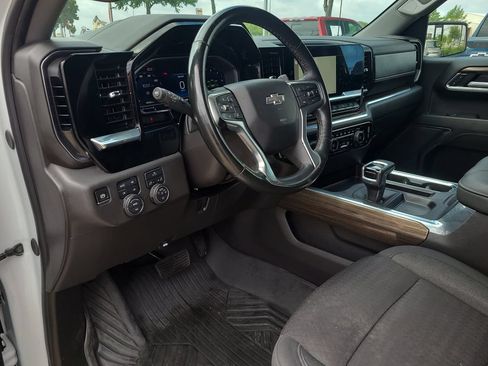 Used 2024 Chevrolet Silverado 1500 LT Trail Boss w/ Protection Package AWD/4WD image 18