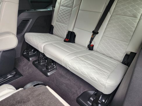 Certified 2025 Cadillac Escalade Sport Platinum w/ LPO, ONYX Package AWD/4WD image 16