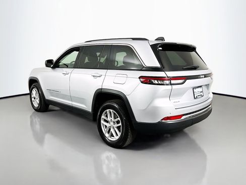 Used 2024 Jeep Grand Cherokee Laredo X w/ Trailer Tow Package AWD/4WD image 5