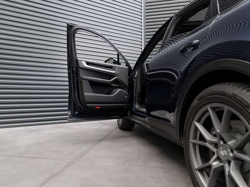 Used 2025 Porsche Cayenne Coupe AWD/4WD image 13