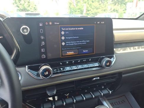 Used 2024 Chevrolet Colorado ZR2 w/ Technology Package AWD/4WD image 18