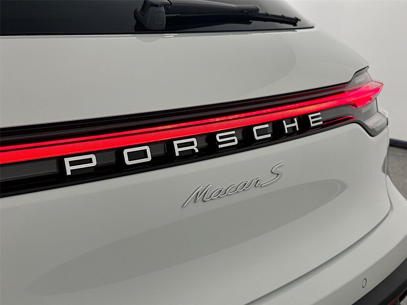 Used 2026 Porsche Macan Turbo Electric AWD/4WD image 17