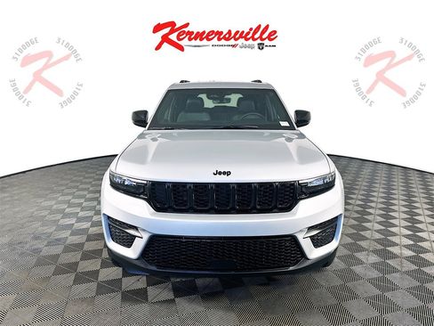 New 2025 Jeep Grand Cherokee Altitude image 2