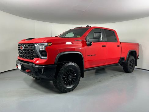 Used 2024 Chevrolet Silverado 2500 ZR2 w/ Technology Package AWD/4WD image 3