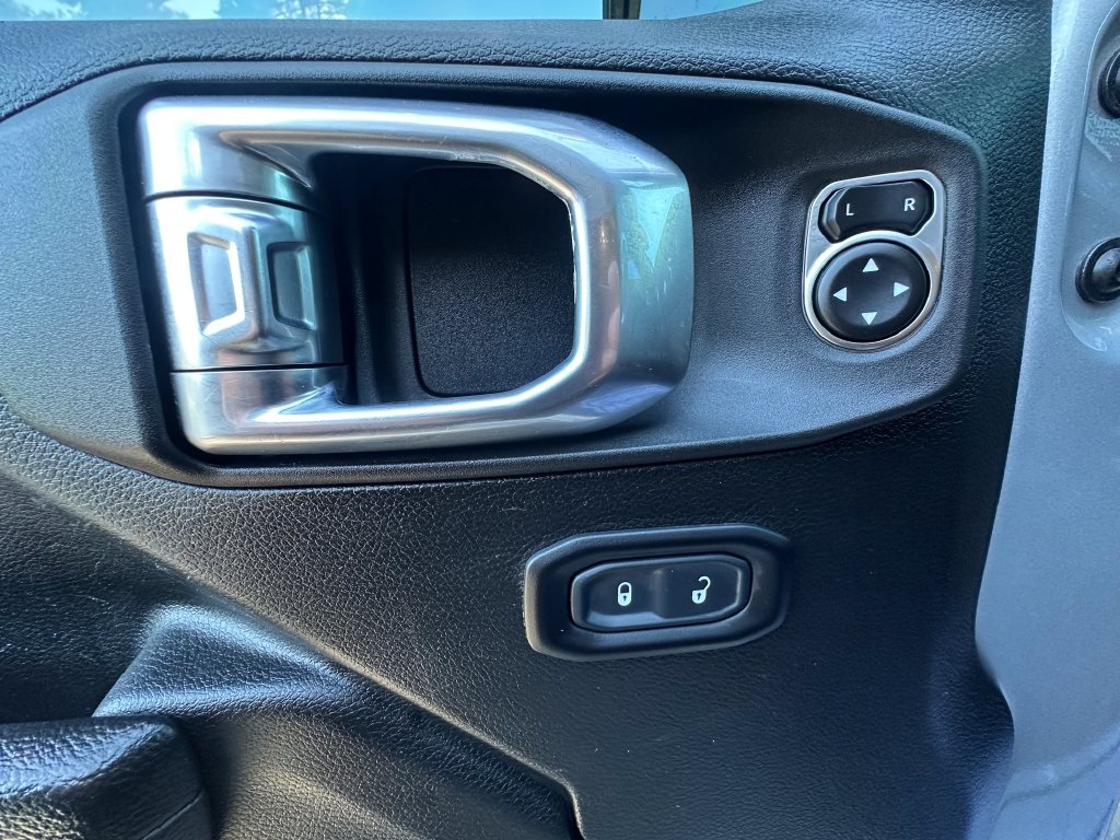 Used 2023 Jeep Wrangler Unlimited Rubicon 4xe AWD/4WD image 11