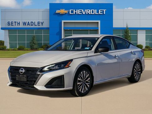 Used 2025 Nissan Altima 2.5 SV image 3