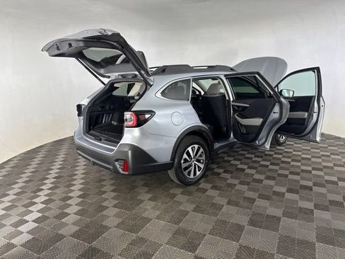 Used 2022 Subaru Outback Premium AWD/4WD image 17