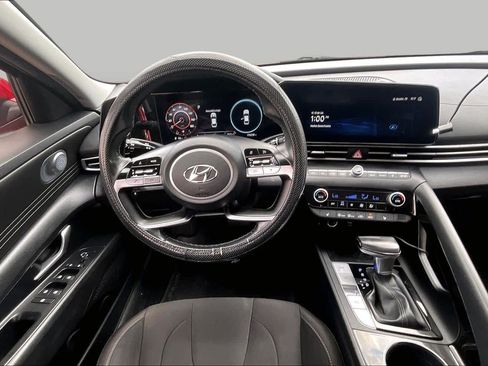 Used 2023 Hyundai Elantra SEL w/ Convenience Package FWD image 4