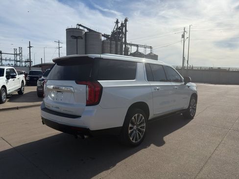 Used 2021 GMC Yukon XL Denali w/ Denali Premium Package AWD/4WD image 4
