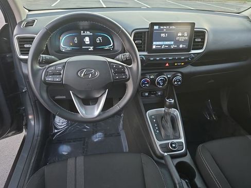 Used 2024 Hyundai Venue SEL image 15