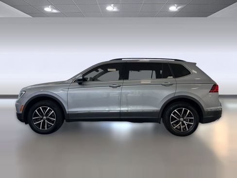 Used 2021 Volkswagen Tiguan SE w/ Panoramic Sunroof Package FWD image 2