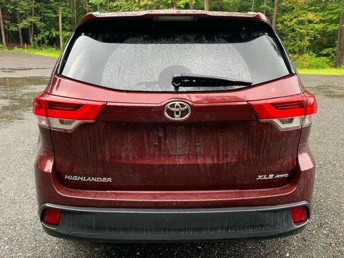 Used 2017 Toyota Highlander XLE AWD/4WD image 7
