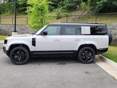 New 2026 Land Rover Defender 130 X-Dynamic SE AWD/4WD image 6