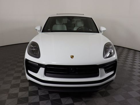 Used 2025 Porsche Macan image 4