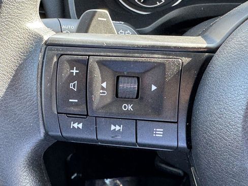 Used 2023 Nissan Rogue S FWD image 18
