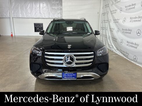 New 2026 Mercedes-Benz GLS 450 4MATIC image 2
